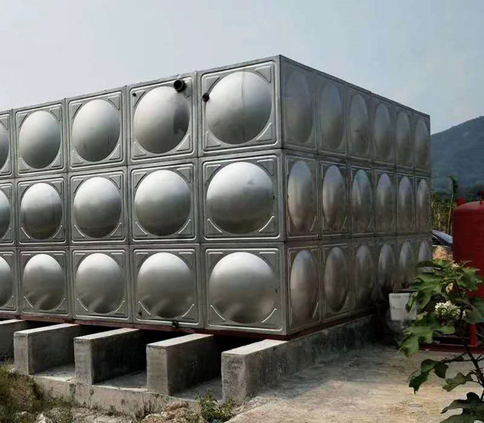 不銹鋼水箱現(xiàn)場(chǎng)制作過(guò)程