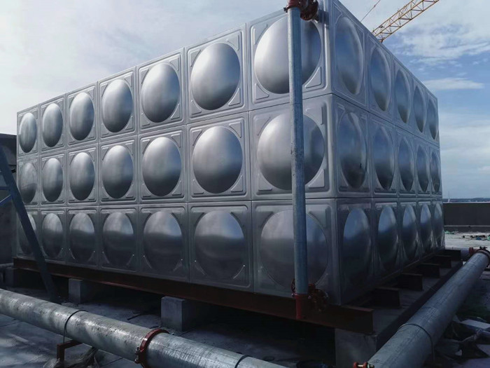 鑄鐵管如何跟生活不銹鋼水箱開孔對接呢？