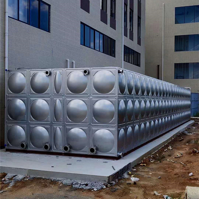 不銹鋼水箱內(nèi)出現(xiàn)水垢時該怎么辦?