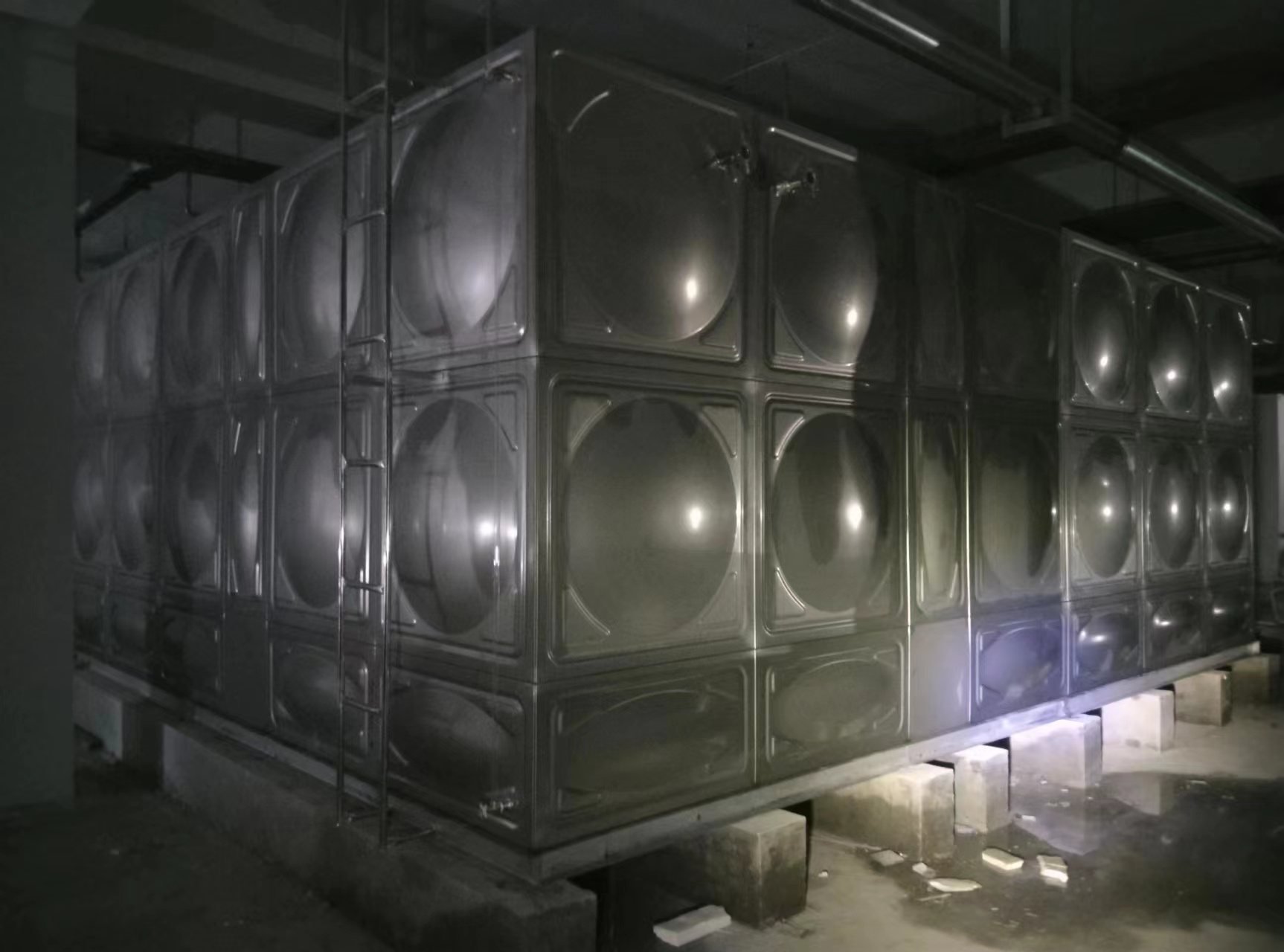 河北22臺(tái)不銹鋼水箱